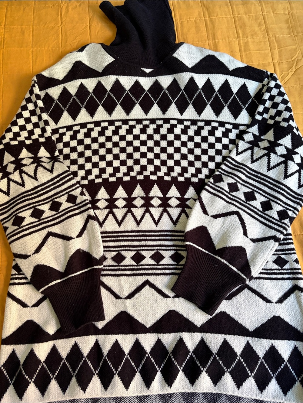 Women Black & White Patterned Turtleneck Sweater
